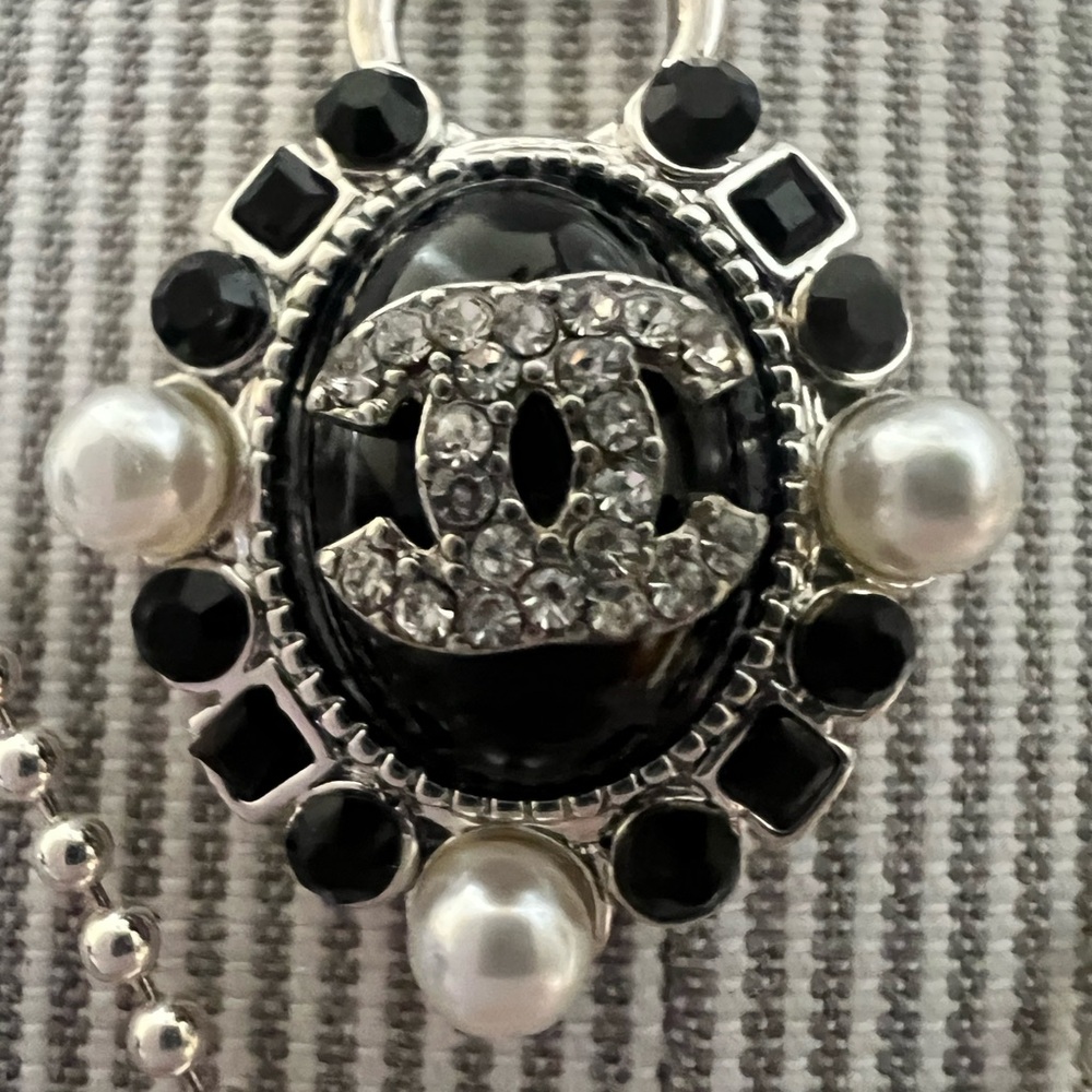 Black and Silver Pendant Necklace - Picture 2 of 3
